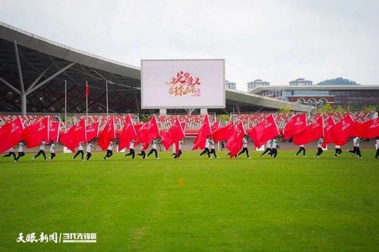 在大自然里参与大气循环，以气、液、固三态存在，然而在每种状态下，奇妙的水又以许许多多不同的形式现身。